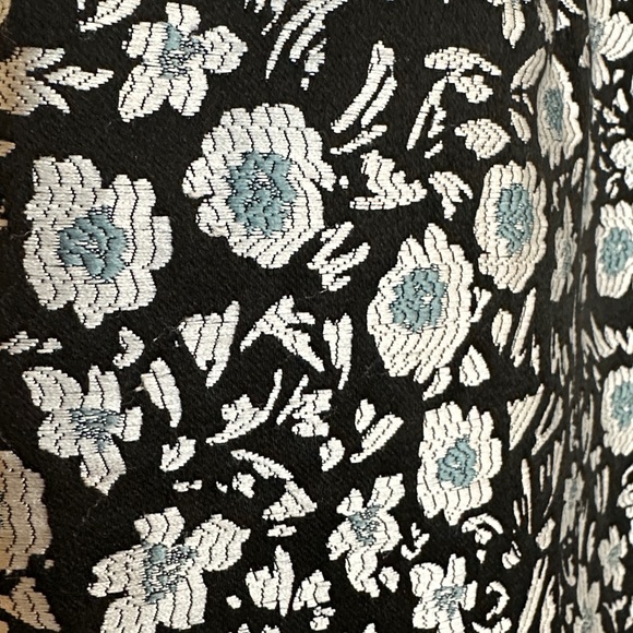 NEW LOFT Black Blue Silver Floral Jacquard Mini Pencil Skirt with pockets Sz 8 - Picture 2 of 8